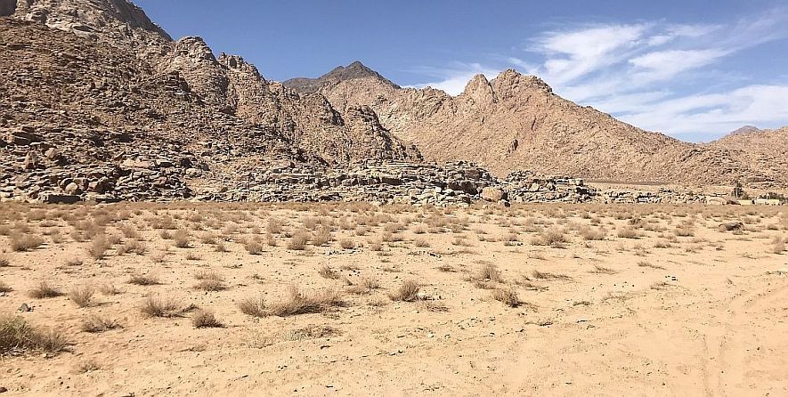 Key Clues Near Jebel Makla: A Mass Grave and Mysterious Water Sources